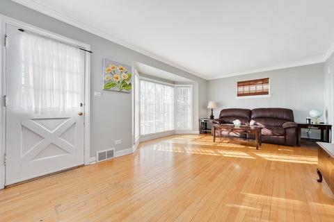 532 Rose Ave, Des Plaines, IL 60016 photo 2
