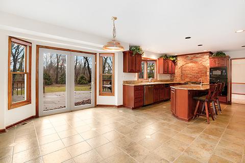 1051 Cobblestone Ln, Wheaton, IL 60187 photo 8
