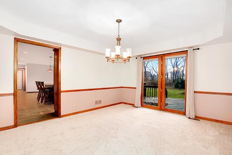 1051 Cobblestone Ln, Wheaton, IL 60187 photo 9