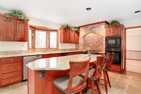 1051 Cobblestone Ln, Wheaton, IL 60187 photo 5