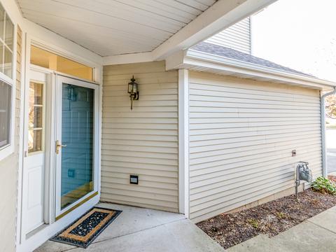 730 Timothy Ct, East Dundee, IL 60118 photo 2