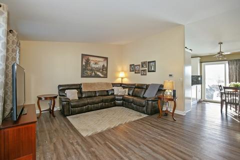 1105 Tanglewood Dr, Algonquin, IL 60102 photo 2