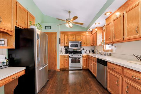 704 Barbara Ln, Mchenry, IL 60051 photo 8