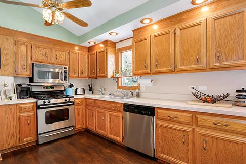 704 Barbara Ln, Mchenry, IL 60051 photo 9