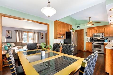 704 Barbara Ln, Mchenry, IL 60051 photo 7