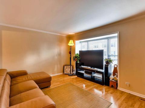 2230 Langdon Pl, Hoffman Estates, IL 60169 photo 2
