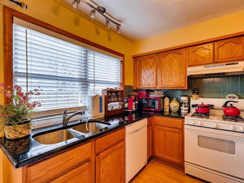 2230 Langdon Pl, Hoffman Estates, IL 60169 photo 5