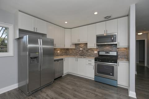 470 Bode Rd, Hoffman Estates, IL 60169 photo 4