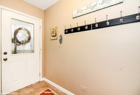 795 Milton Ln, Hoffman Estates, IL 60169 photo 2