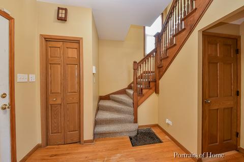 612 Bluff City Blvd, Elgin, IL 60120 photo 2
