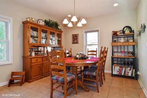 2111 Kirchoff Rd, Rolling Meadows, IL 60008 photo 3
