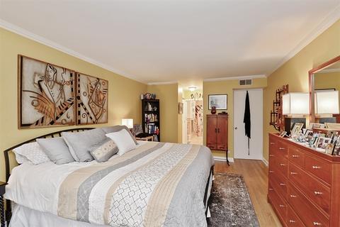 201 E Chestnut St #6A, Chicago, IL 60611 photo 9