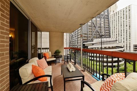201 E Chestnut St #6A, Chicago, IL 60611 photo 12