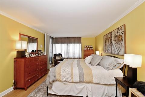 201 E Chestnut St #6A, Chicago, IL 60611 photo 8