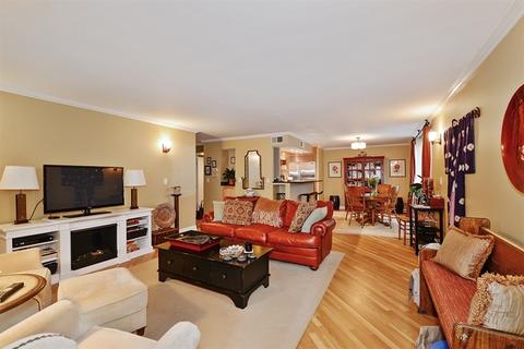 201 E Chestnut St #6A, Chicago, IL 60611 photo 3