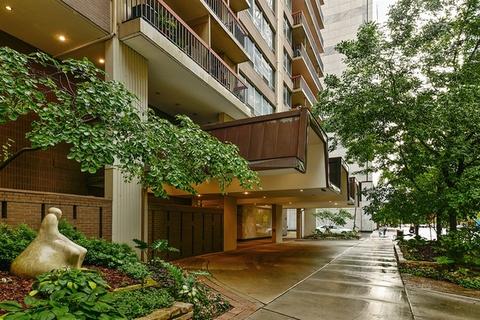 201 E Chestnut St #6A, Chicago, IL 60611 photo 2