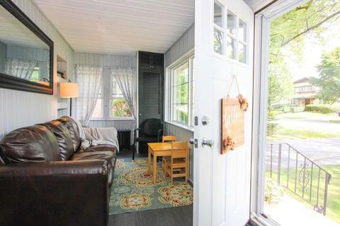 164 Barrypoint Rd, Riverside, IL 60546 photo 4