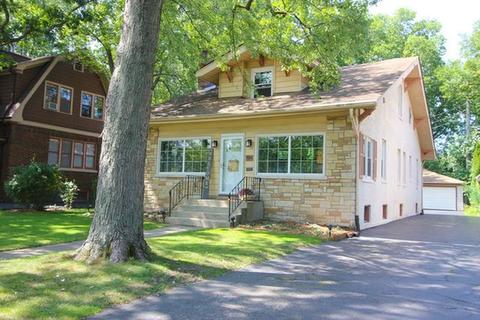 164 Barrypoint Rd, Riverside, IL 60546 photo 2