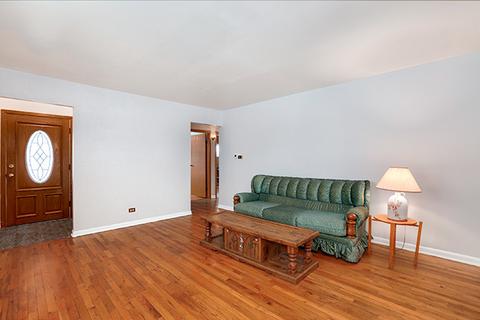 620 Arlington St, Hoffman Estates, IL 60169 photo 2