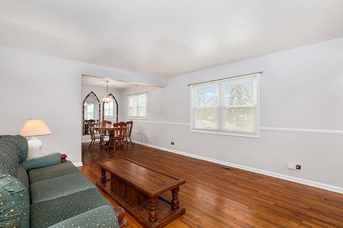 620 Arlington St, Hoffman Estates, IL 60169 photo 4
