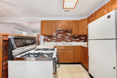 620 Arlington St, Hoffman Estates, IL 60169 photo 10