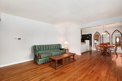 620 Arlington St, Hoffman Estates, IL 60169 photo 3