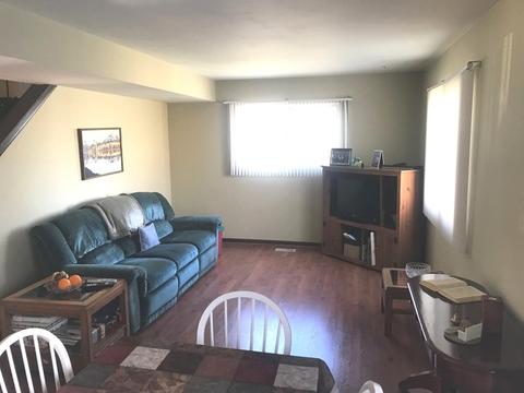 1306 Maroon Dr, Elgin, IL 60120 photo 2