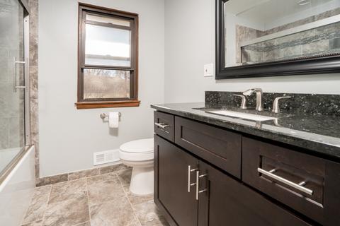 915 E 7th St, Lockport, IL 60441 photo 3