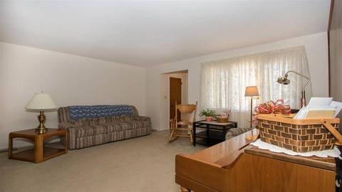 35 W889 Crispin Dr, Elgin, IL 60123 photo 10