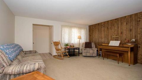 35 W889 Crispin Dr, Elgin, IL 60123 photo 9