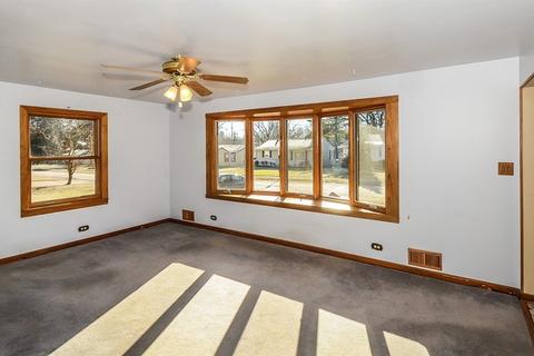 852 Jay St, Elgin, IL 60120 photo 2