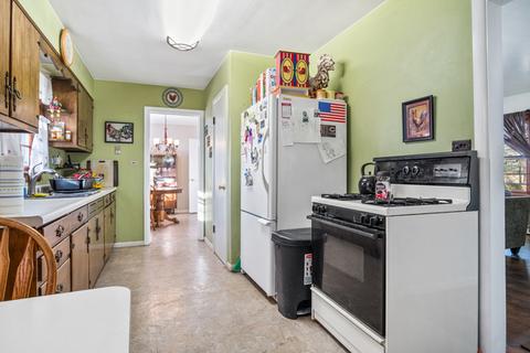 877 Stewart Ave, Elgin, IL 60120 photo 9