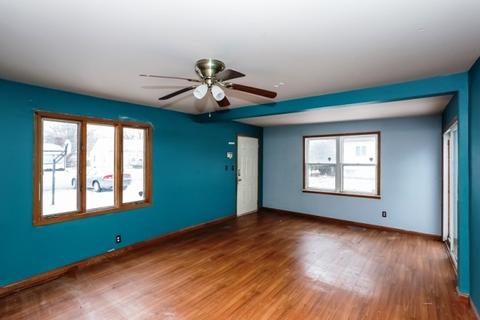 570 Parker Ave, Aurora, IL 60505 photo 6