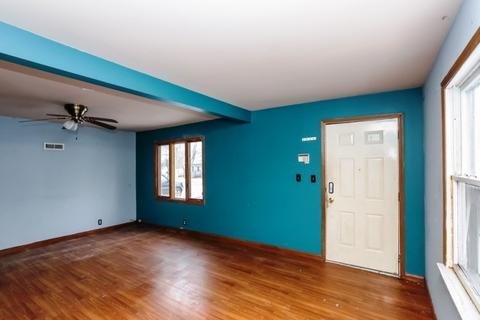 570 Parker Ave, Aurora, IL 60505 photo 4