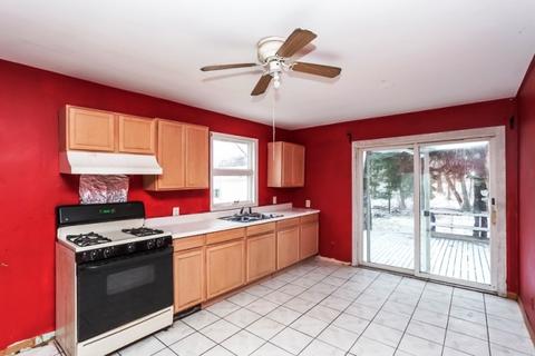 570 Parker Ave, Aurora, IL 60505 photo 8
