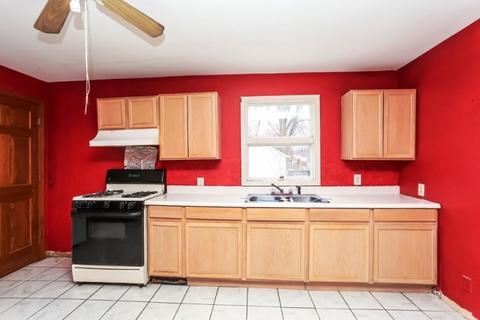 570 Parker Ave, Aurora, IL 60505 photo 11