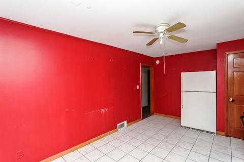 570 Parker Ave, Aurora, IL 60505 photo 10