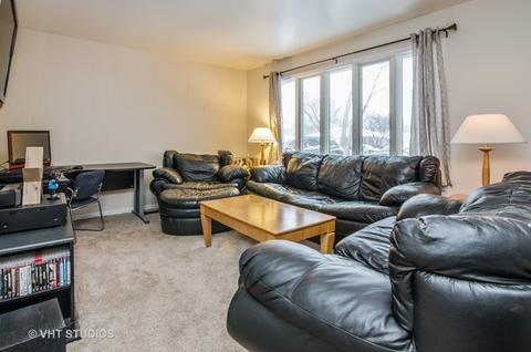 3001 W Falcon Ct, Rolling Meadows, IL 60008 photo 2