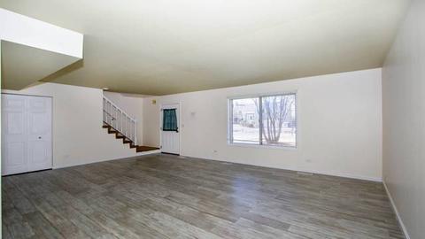 1213 S Appletree Ln, Bartlett, IL 60103 photo 2