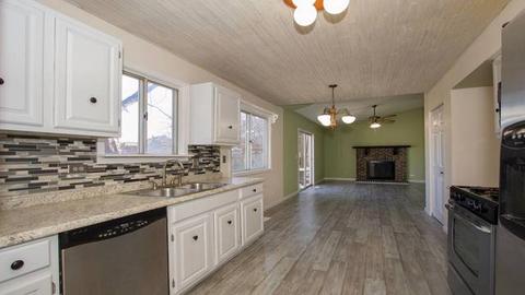 1213 S Appletree Ln, Bartlett, IL 60103 photo 4