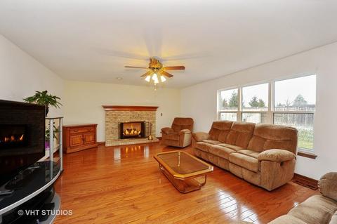 830 Vera Ln, Wheeling, IL 60090 photo 6