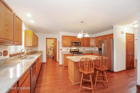 830 Vera Ln, Wheeling, IL 60090 photo 3