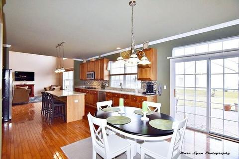 1303 Bay Meadows Dr, Bartlett, IL 60103 photo 9