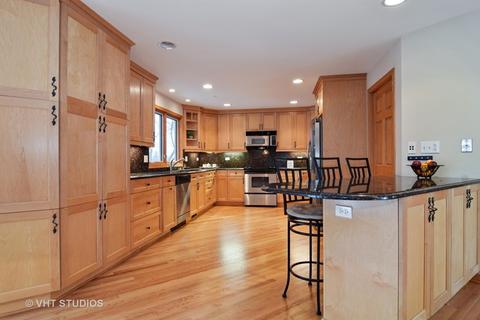 820 University Pl, Wheaton, IL 60187 photo 4
