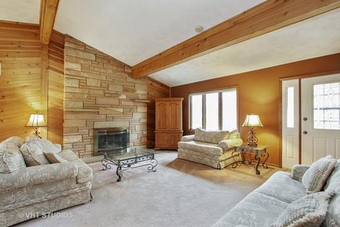 1115 Circle Ct W, Mchenry, IL 60051 photo 2