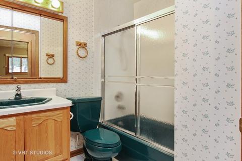 1115 Circle Ct W, Mchenry, IL 60051 photo 13