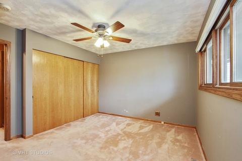 1115 Circle Ct W, Mchenry, IL 60051 photo 8
