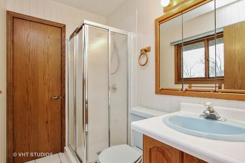 1115 Circle Ct W, Mchenry, IL 60051 photo 9