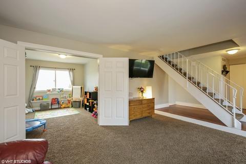 47 Joslyn Dr, Elgin, IL 60120 photo 4