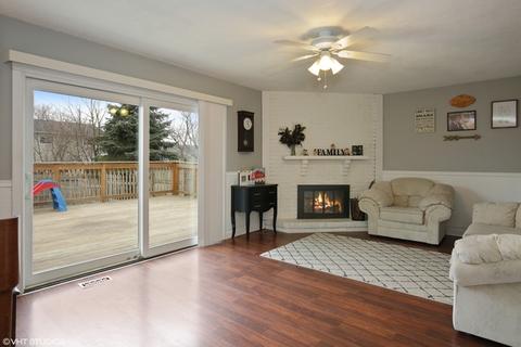 47 Joslyn Dr, Elgin, IL 60120 photo 9